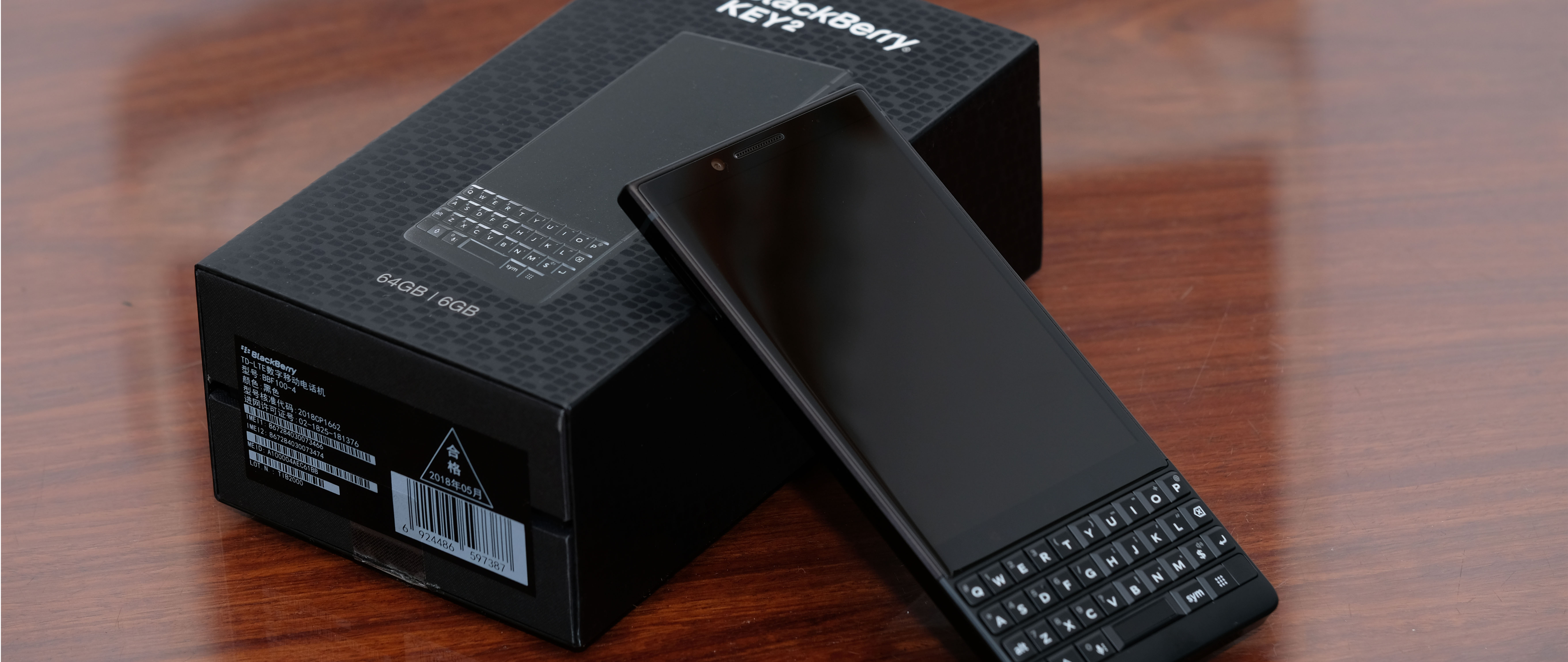 实体键盘的情怀和骄傲—BlackBerry 黑莓 Key2 手机开箱